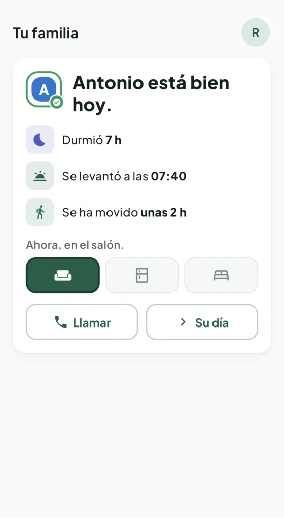 Inicio de la app: «Antonio está bien hoy», con «Durmió 7 h», «Se levantó a las 07:40» y «Se ha movido unas 2 h»