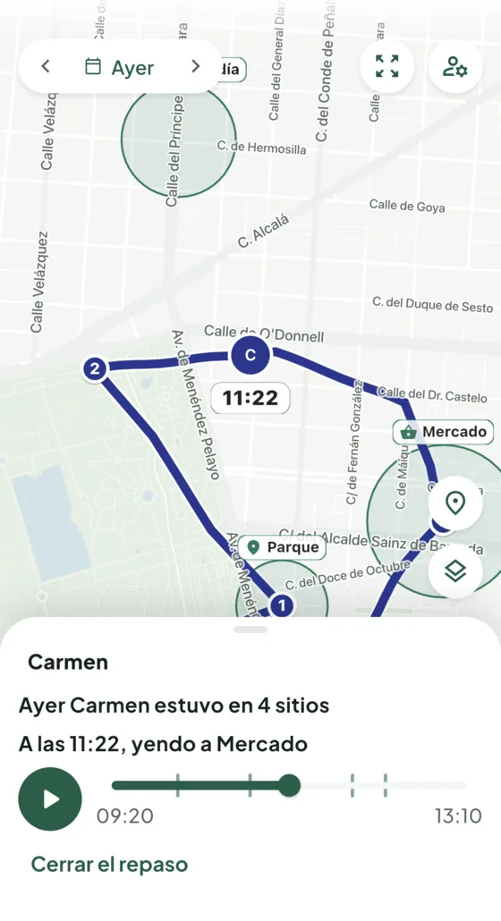 Repaso del recorrido de ayer de Carmen en el mapa, con su control de reproducción y la hora de cada parada